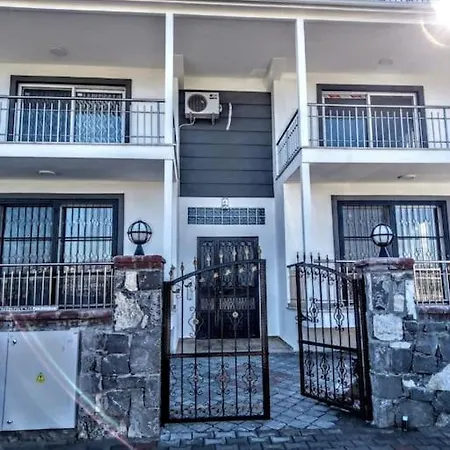 Cok Iyi Konumda 1+1 Daire Apartment Fethiye