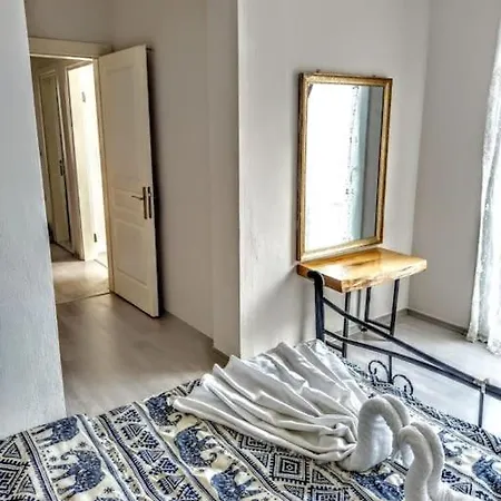 Apartment Cok Iyi Konumda 1+1 Daire