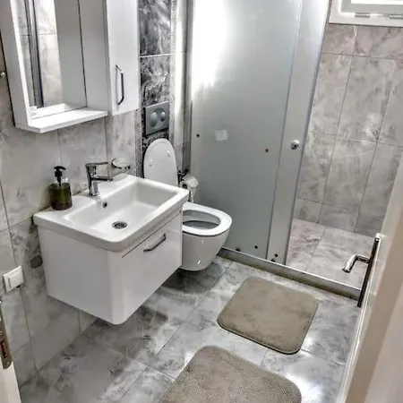 Cok Iyi Konumda 1+1 Daire Apartment