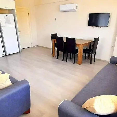 Apartment Cok Iyi Konumda 1+1 Daire *